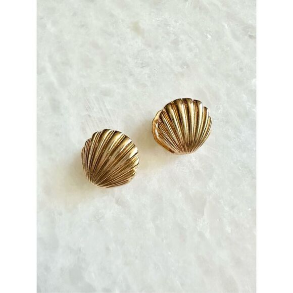 Gold clam seashell front and back earrings - Picture 2 of 2